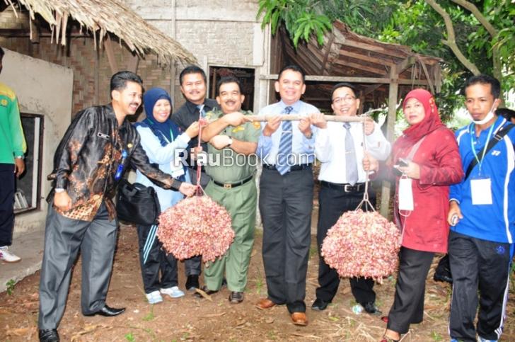 Mau Jadi Guru Namun Kaya Raya? Silahkan Coba Nasehat Bupati Kampar