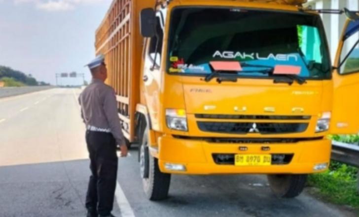 Satuan Polisi Jalan Raya Sosialisasi Keselamatan di Ruas Tol Pekanbaru-Bangkinang
