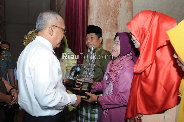 Industri Kecil Riau Dapat Penghargaan Gubernur, Harapannya Lebih Besar