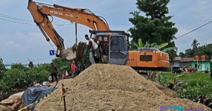 Jalan Longsor di Indragiri Hilir, Dinas PUPR-PKPP Riau Turunkan Alat Berat