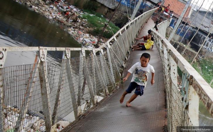 Bertaruh Nyawa Jembatan Penghubung Desa di Rohul