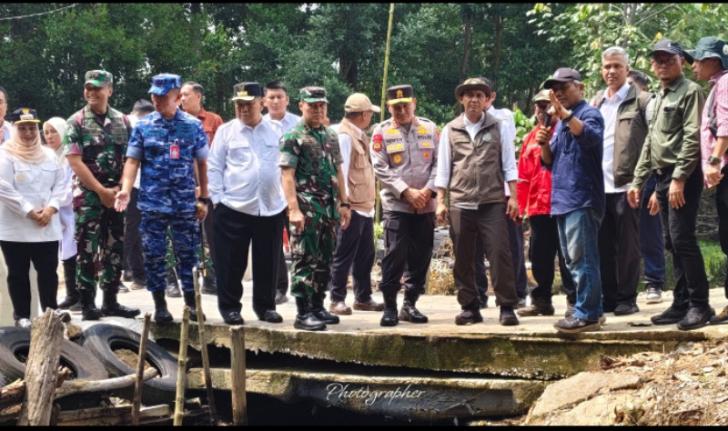 Kapolda Riau dan Menhut Raja Juli Antoni Bahas Kelestarian Gambut di Rumah Runding Bengkalis