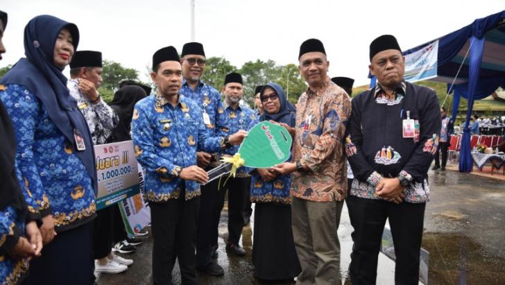 BRK Syariah Serahkan 2 Unit Ambulans untuk Puskesmas Tembilahan Kota dan Benteng