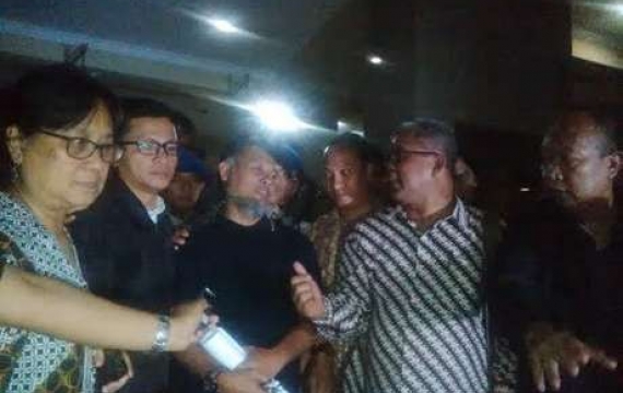 Massa Sujud Syukur Sambut Pembebasan Bambang