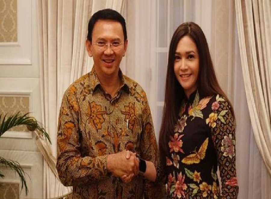 Ahmad Dhani Selalu Serang Ahok, Tapi Maia Estianty Malah Bersalaman dengan Ahok, Ini Fotonya...