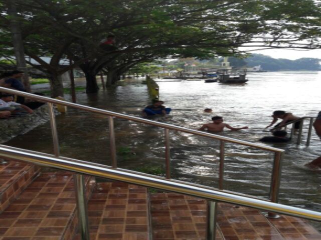 Air Sungai Kampar Berangsur Surut Aktifitas Warga Mulai Normal