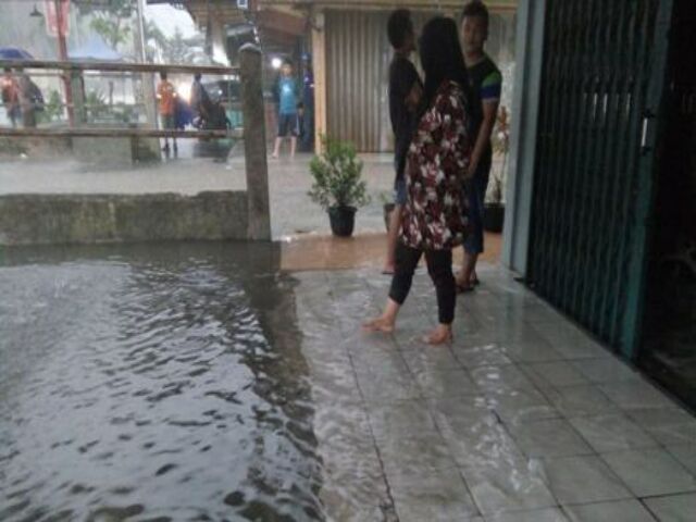 Drainanse Tidak Berfungsi, Sampah Menumpuk, Banjirpun Datang