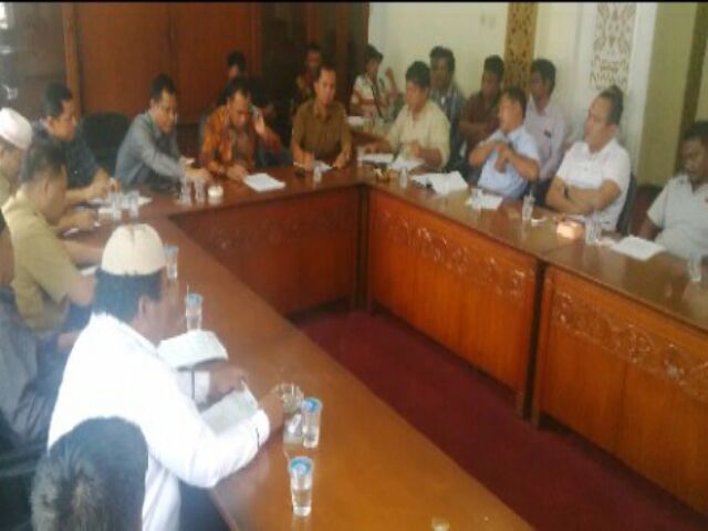 Akibat Surat Edaran Polda Riau Warga Desa Kesuma Ngadu ke DPRD Pelalawan