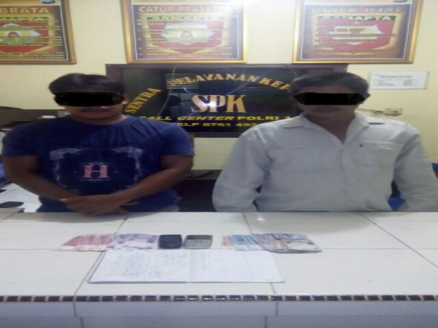 Asik Menulis Judi Togel di Warung Tuak Ditangkap Polisi