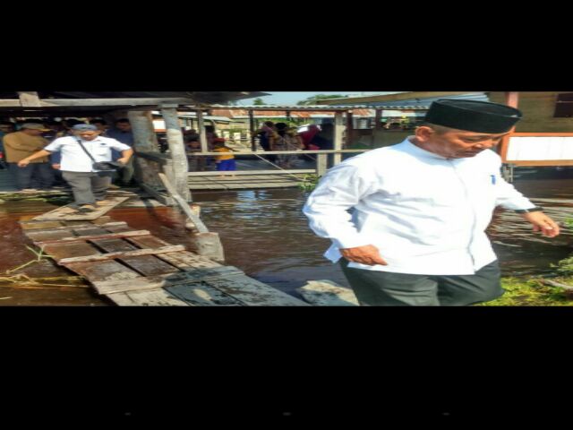 Bupati Tinjau Desa Sepanjang Aliran Sungai Kampar yang Terkena Banjir