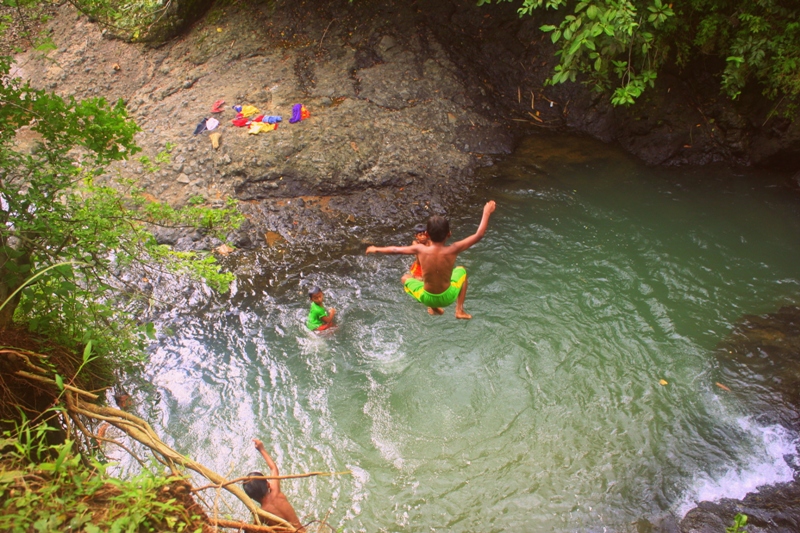 Demi Foto, Wisatawan Tewas Setelah Terjun 20 Meter