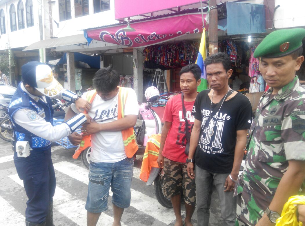Dishub Inhil Bersama Primkov Kodim 0314/Inhil Lakukan Patroli Gabungan Guna Antisipasi Parkir Liar