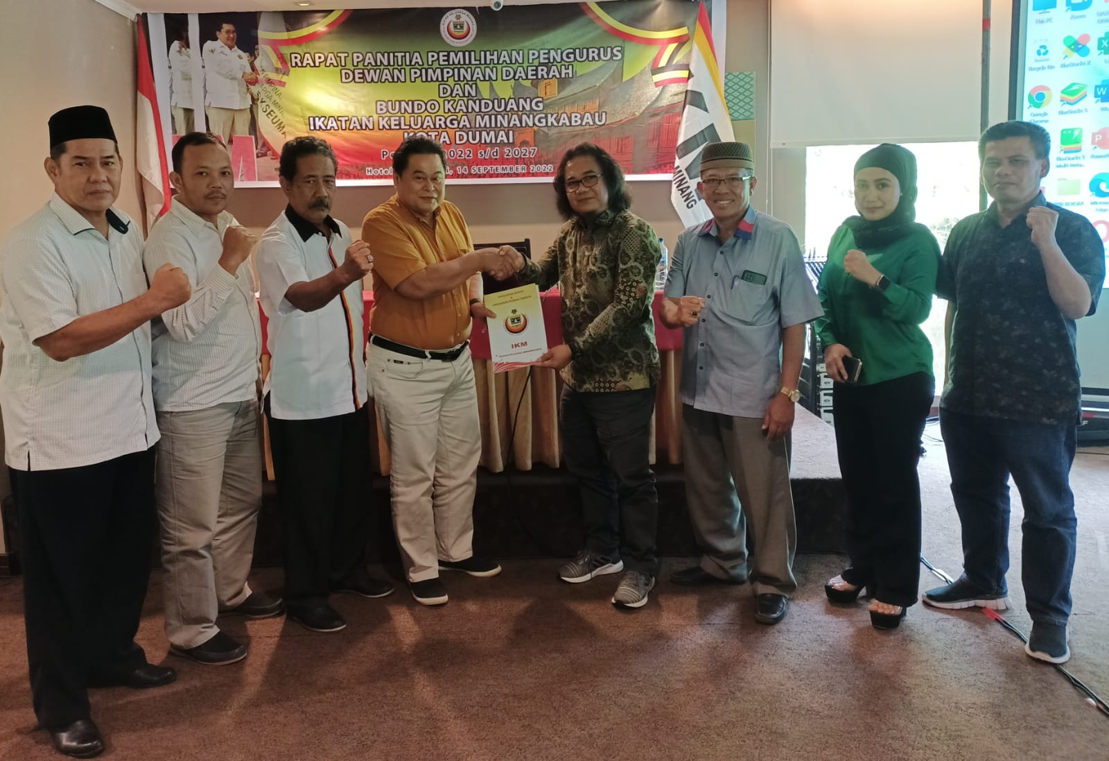 Firman Notaris dipercaya memimpin Ikatan Keluarga Minang Dumai