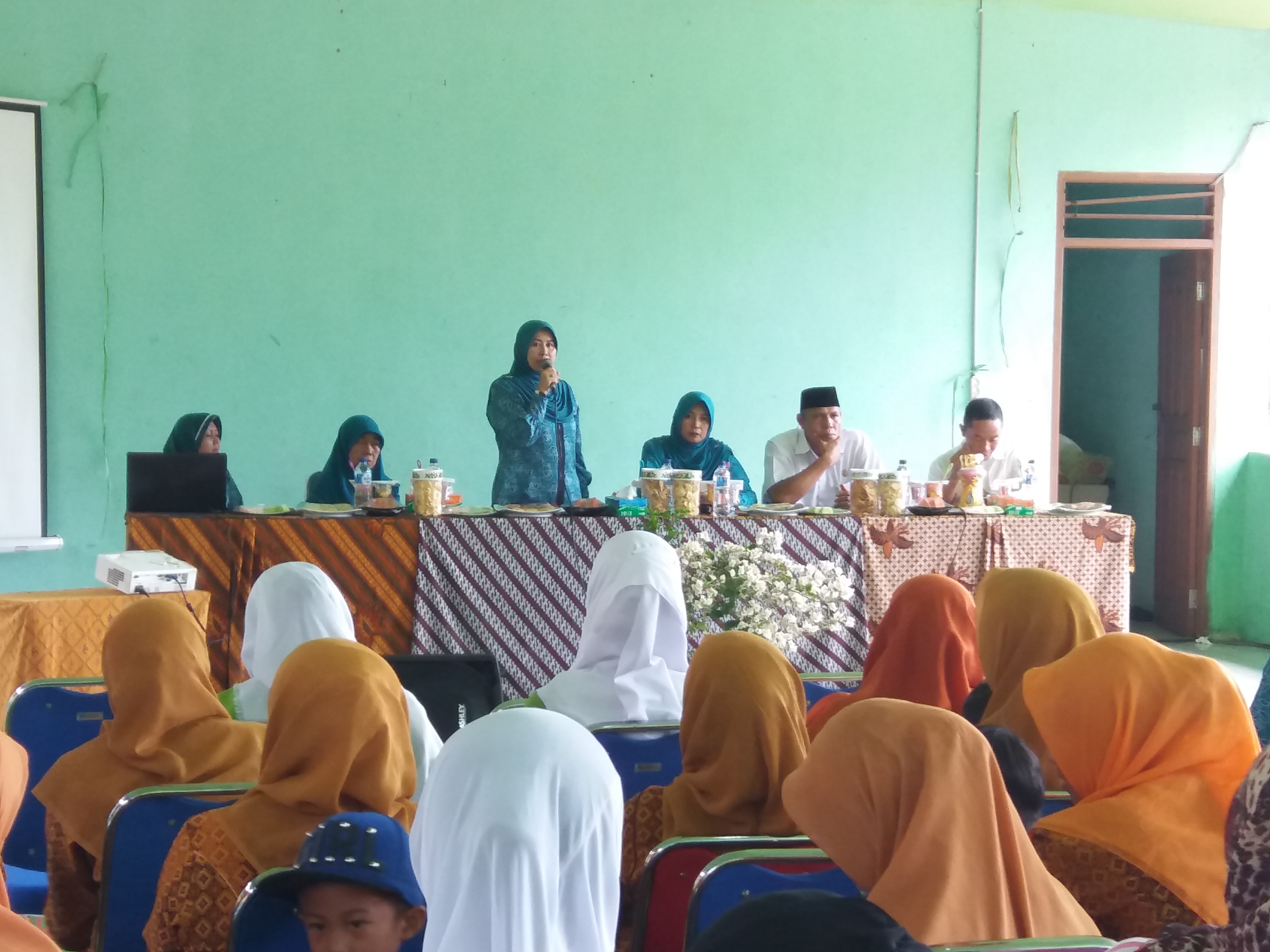 Hj. Zulaikha Wardan Kagum terhadap TP PKK Desa Harapan Jaya Inhil
