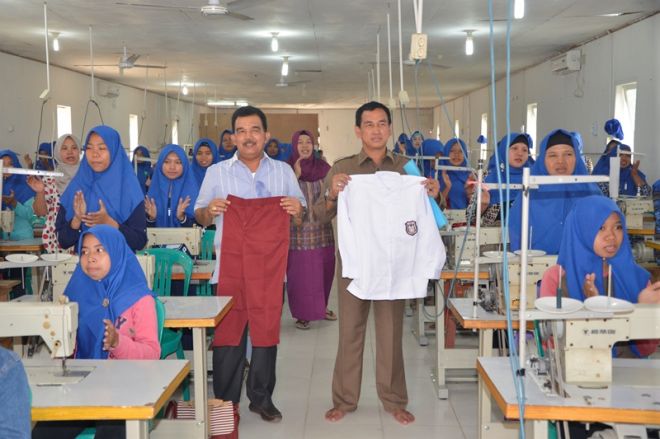Ibu-ibu di Kampar Dilatih Menjahit Bantu Ekonomi Keluarga
