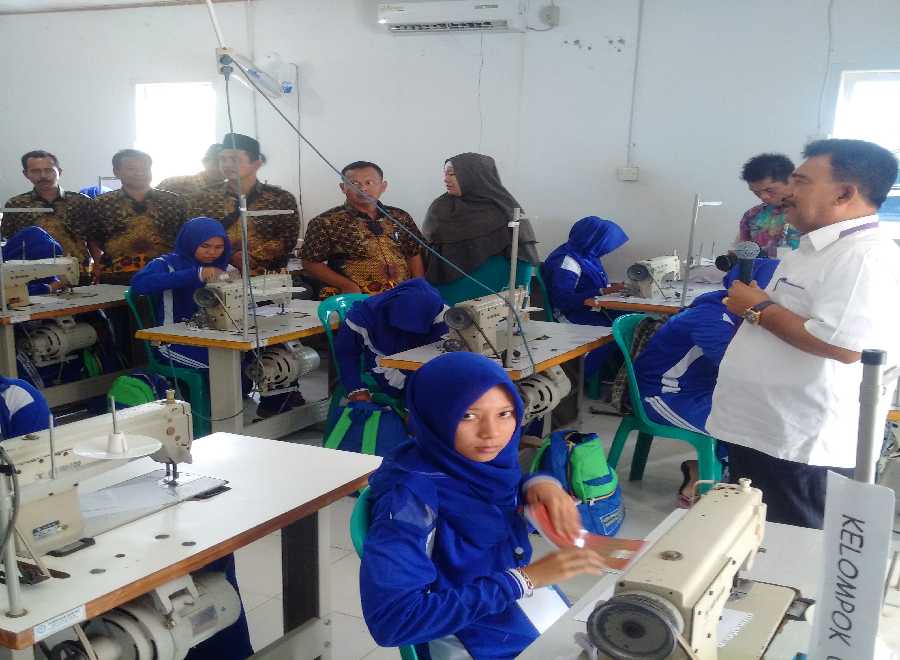 Jefry Noer: Kepala Sekolah Kampar yang Menaikkan Harga Seragam Sekolah Bakal Dicopot