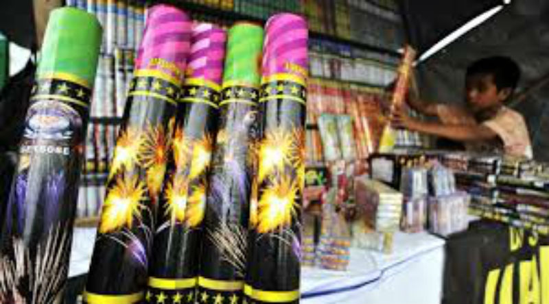 Jelang Ramadan, Pedagang Petasan Menjamur di Tenayan Raya
