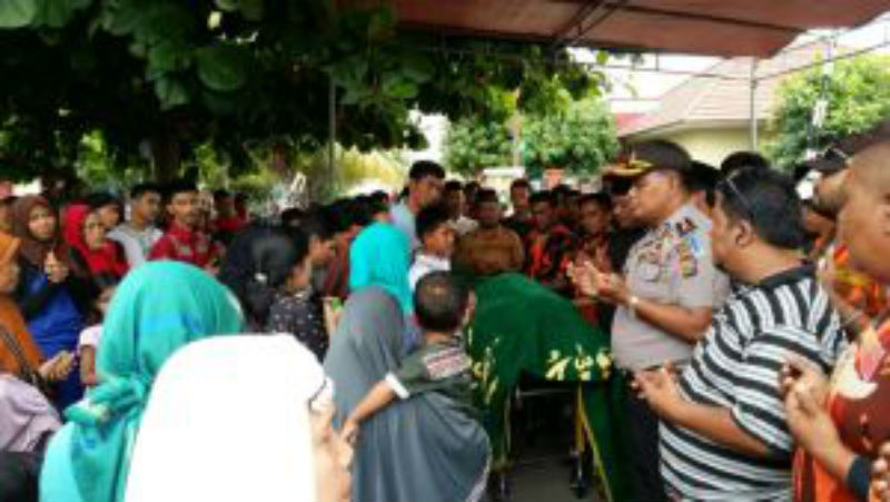 Jenazah Terduga Pelaku Perampokan Dijemput Keluarga di RS Bhayangkara Pekanbaru