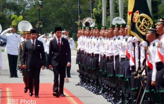 Terima Bintang Kehormatan, Jokowi Sanjung Sultan Bolkiah