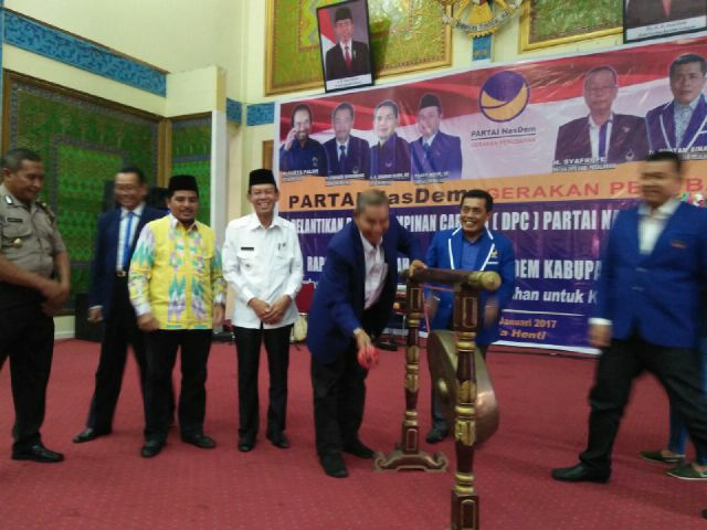 Ketua DPW Partai Nasdem Riau Lantik Pengurus Baru Partai Nasdem Pelalawan
