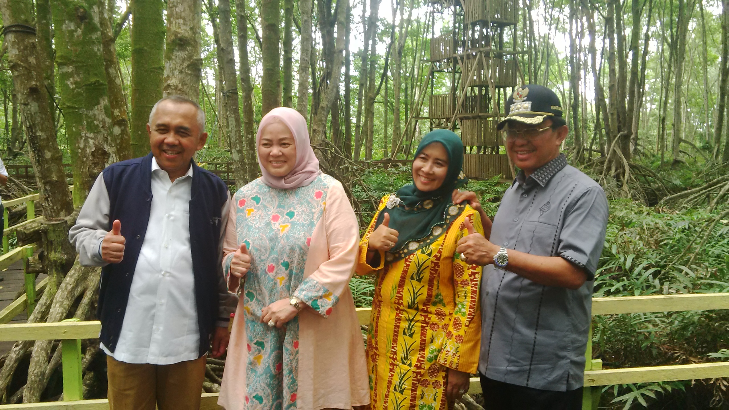 Hasil gambar untuk GUBERNUR RIAU pulau cawan