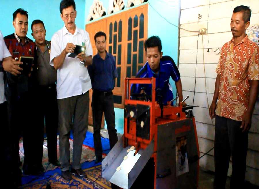 Luar Biasa, Pemotong Keripik Buatan Warga Rohul Masuk 10 Besar TTG Nasional