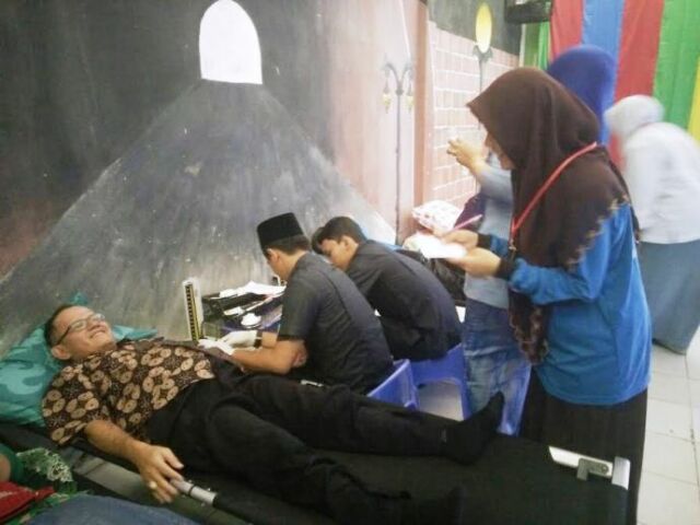 Menumbuhkan Sikap Patriotisme Siswa SMAN 1 Pangkalan Kerinci Donor Darah
