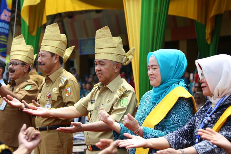 Pencanangan KB Kesehatan, Gubri: Bidan Ujung Tombak KB