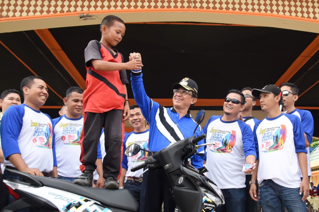 Peringati Hari Sumpah Pemuda  Warga Inhil Serbu Lapangan Gajah Mada Ikut Jalan Sehat