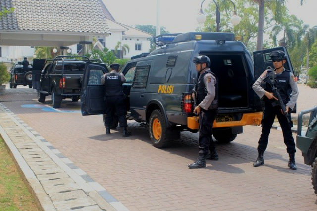 Personil Shabara Polresta Pekanbaru Belajar Cara Menjinakan Bom