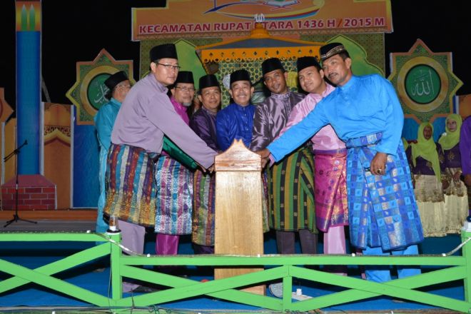Ribuan Warga Antusias Saksikan Acara Pembukaan