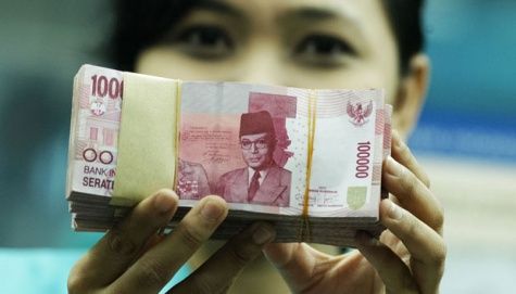 Rupiah Makin Dekati 14 Ribu per Dolar AS