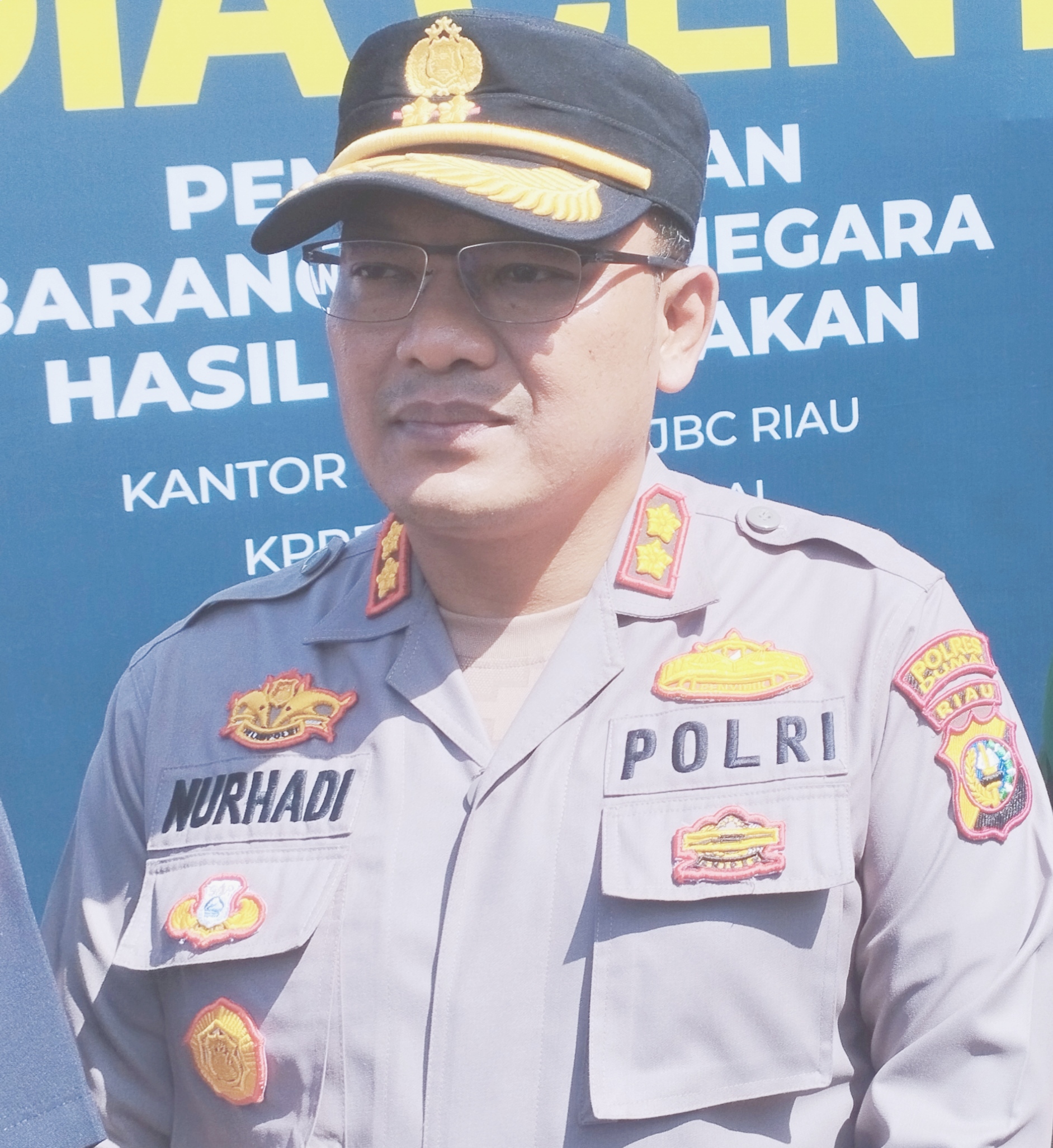 Sopian penjual air tebu terharu dibantu android oleh Kasat Reskrim Polres Dumai