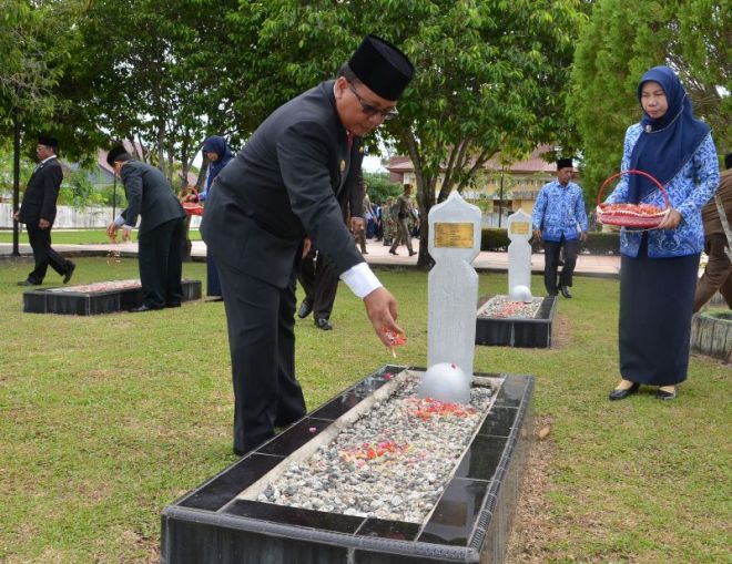 Wabup Kobarkan Semangat Cinta Tanah Air