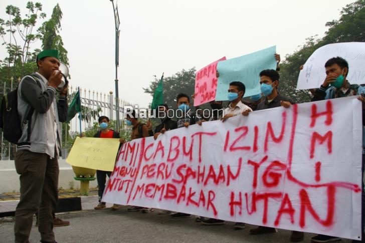 Unjuk rasa asap riau