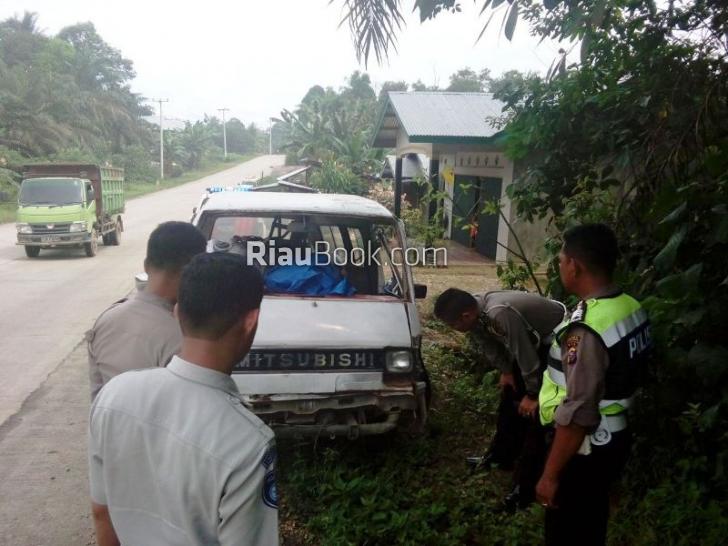 L-300 Hilang Kendali, Pejalan Kaki Tewas Mengenaskan di Inhu