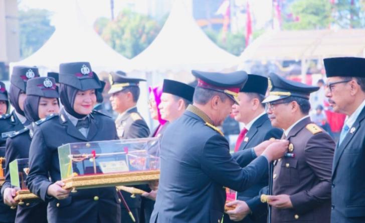 Hari Bhayangkara ke 78 Polda Sumsel, Kapolri Anugerahkan Penghargaan Tokoh Sumatera Selatan