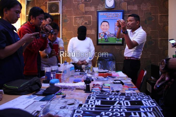 Bandar Narkoba Internasional Ditangkap di Pekanbaru, Ini foto-fotonya