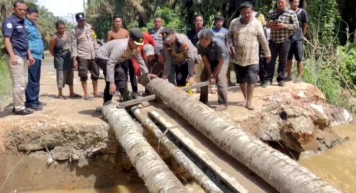 Tetap Waspada dan Hati-hati, Jalan Alternatif Ujung Batu - Pasir Pangaraian Putus