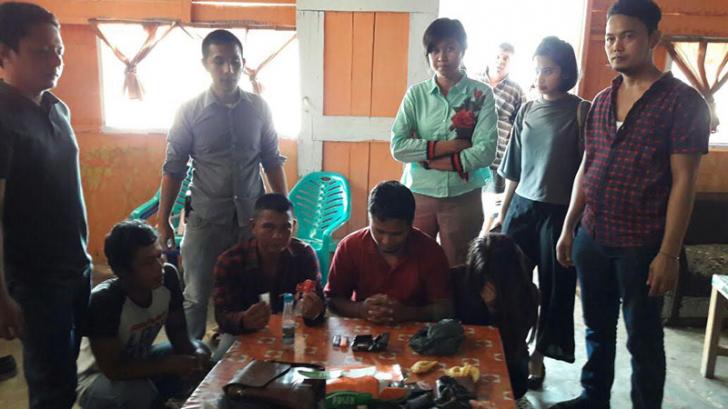 Tiga Orang Ini Ditangkap Polisi Sedang Nongkorong di Cafe, Ini Penyebabnya