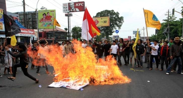 Demo BEM Riau: Pecuma BBM Turun Kalau Rakyat Dipungut Biaya