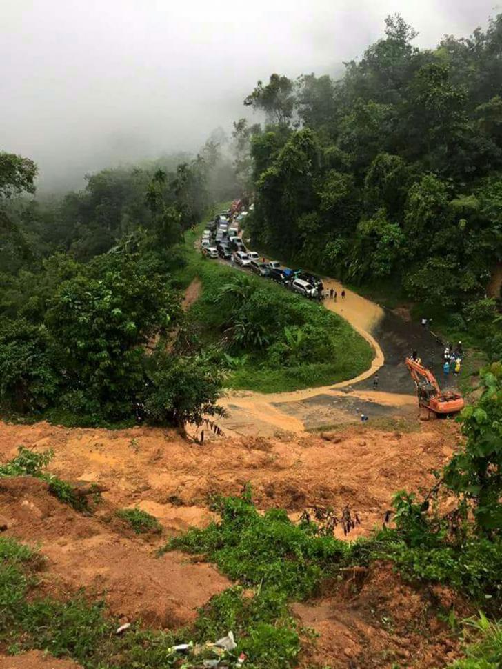 Ini Pengakuan Supir Sebelum Terjadi Longsor di Jalur Lintas Sumbar Riau