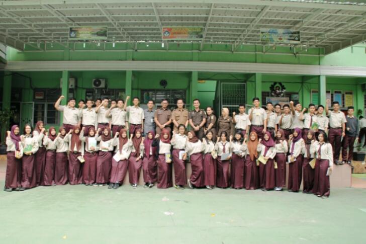 Kejari Ajak Siswa SMAN 9 Pekanbaru Perangi Narkoba