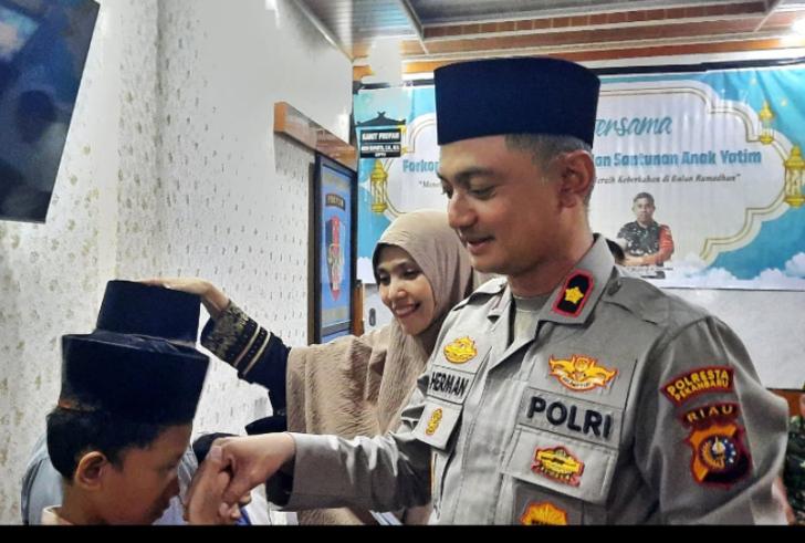 Buka Puasa Bersama Forkopimcam, Polsek Pekanbaru Kota Santuni Puluhan Anak Yatim