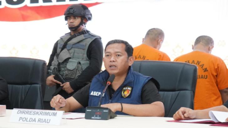 Tersangka Pembobol Toko Pakaian di Riau Kenakan Seragam Oranye Tahanan