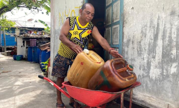 Gerobak Sorong CSR BRK Syariah, Penggerak Rezeki Rintus dan Kemudahan BBM bagi Warga Desa Mengkait