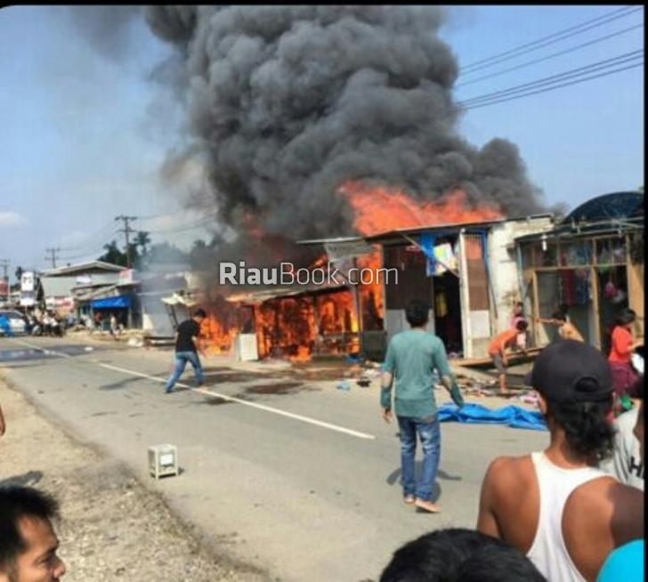 Api 'Lahap' Rumah Kontrakan Milik Warga Inhil, Kerugian Capai Rp250 Juta