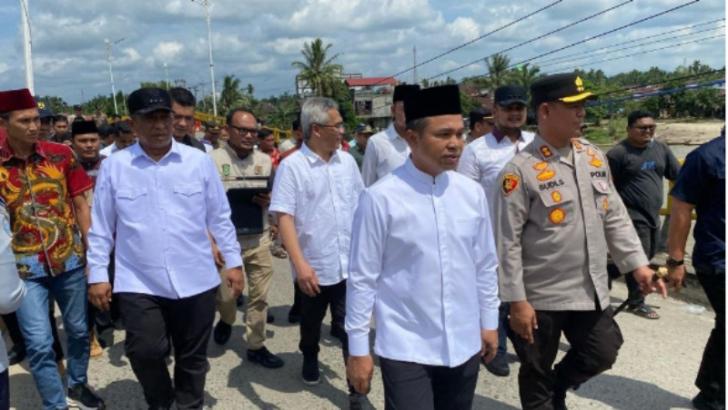 Siapkan Anggaran Rp4 Miliar, Gubri Abdul Wahid Tinjau Jembatan Sungai Rokan