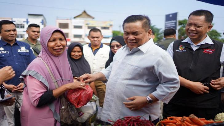 Pj Gubernur Riau Tinjau Pasar di Pekanbaru, SF Hariyanto: Alhamdulillah Stabil