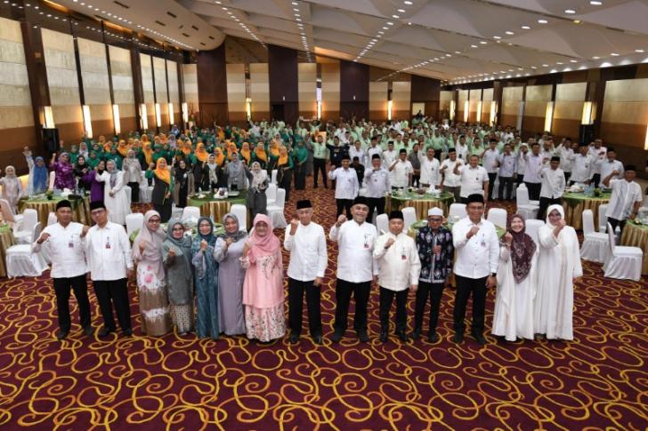 HUT ke-59 BRK Syariah, Ustad Ucay Batubara Ingatkan Pegawai Terus Kembangkan Teknologi dan Seni Dalam Promosi Bank